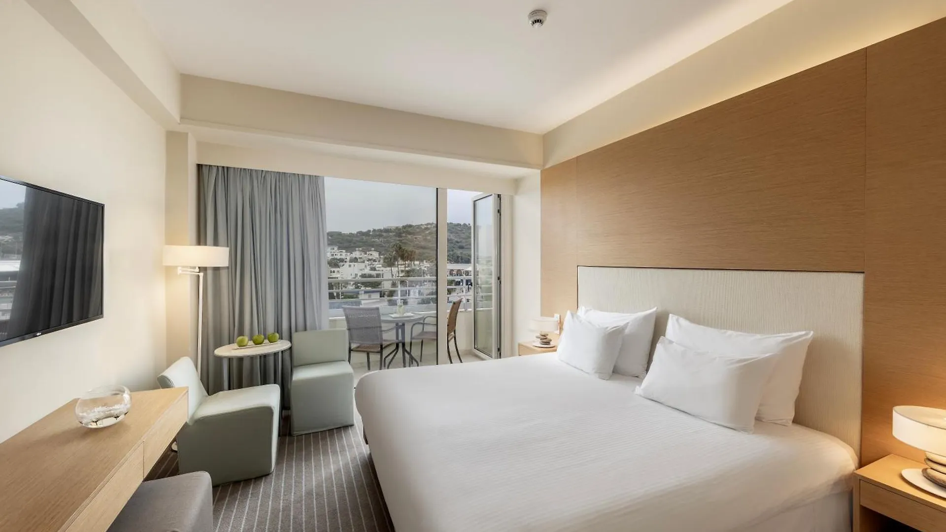Capo Bay Hotel Protaras
