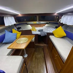 Botel Laura Boat